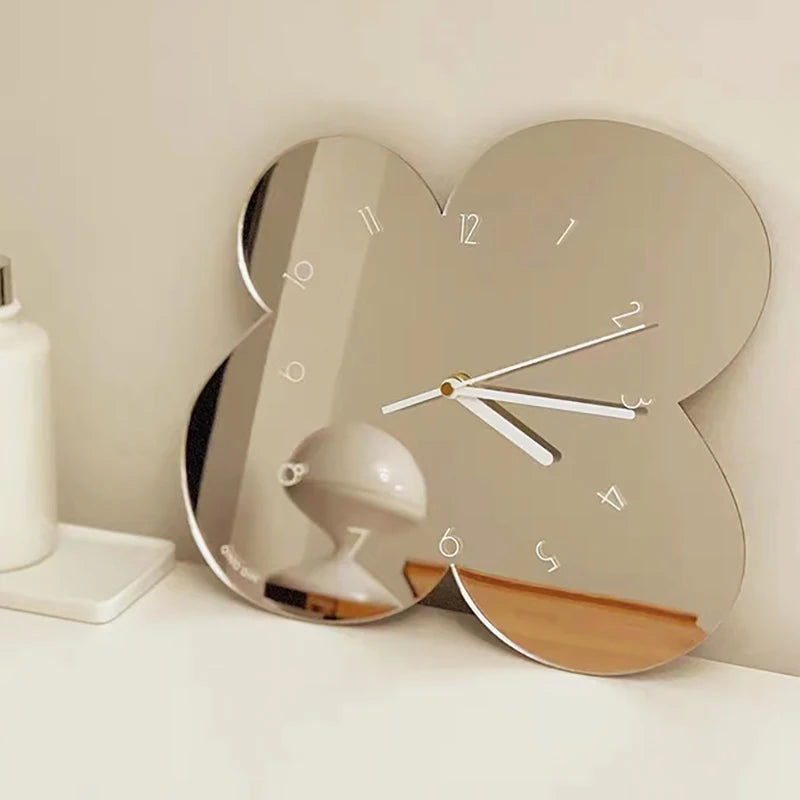 Customized 12inch 14inch Transparent Acrylic Creative Material Modern Minimalist Single Face Quartz Battery Powered Wall Clock