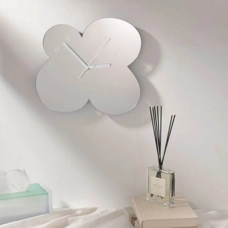 Customized 12inch 14inch Transparent Acrylic Creative Material Modern Minimalist Single Face Quartz Battery Powered Wall Clock