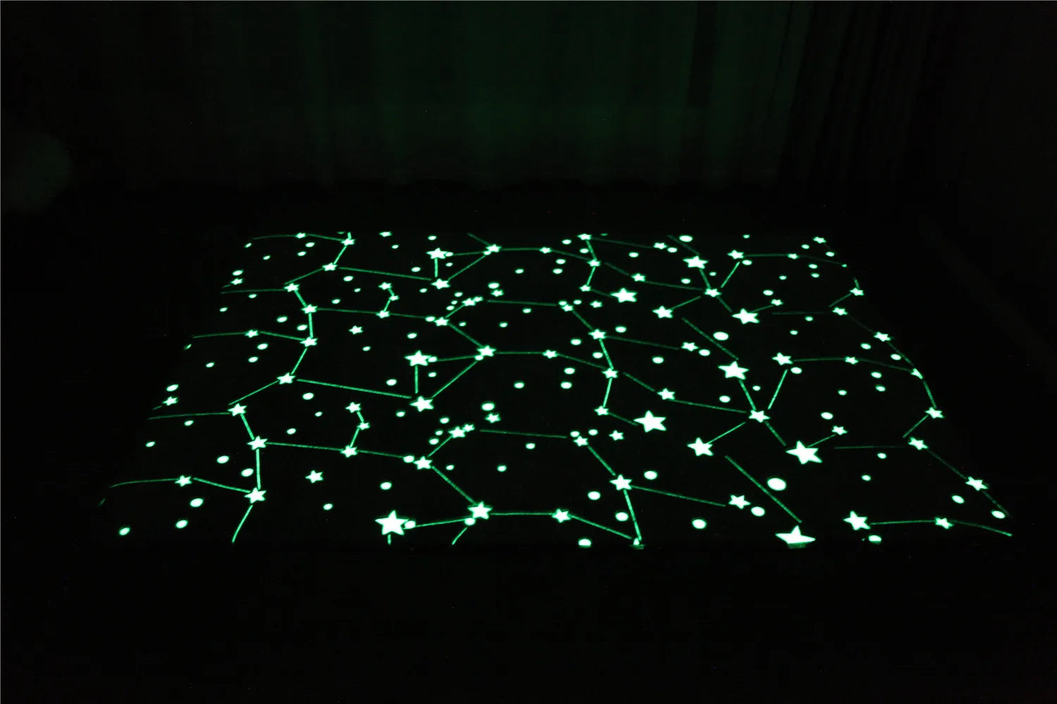 Unique Area Rugs Glow in The Dark Rug Luminous Carpet for Kids Bedroom Modern Indoor Rugs for Children Dorm Home Decor Carpets